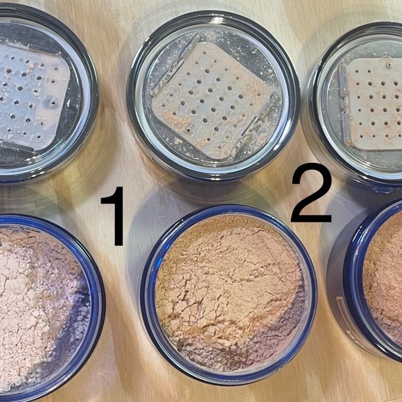 La Prairie Skin Caviar translucent loose Powder regular and travel size shade 2 - Picture 3 of 3